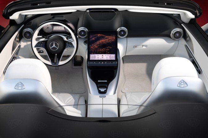 El Mercedes SL680 combina artesanía, tecnología y velocidad para una experiencia única