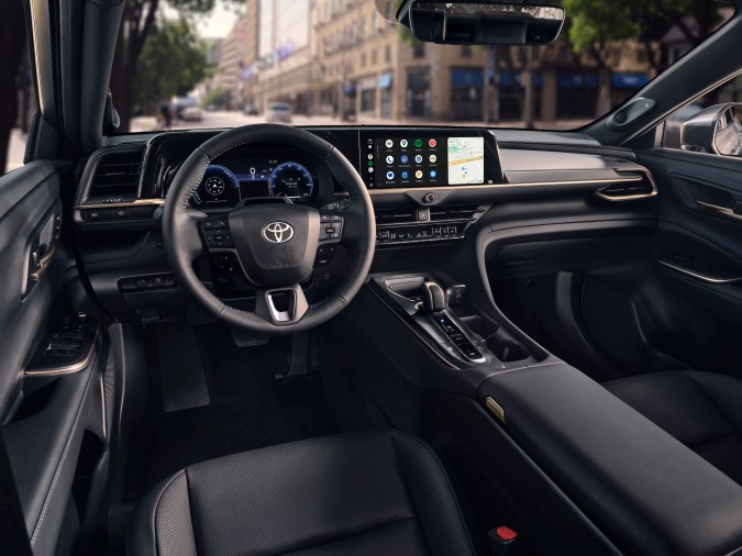 El Toyota Crown 2025 dice adiós a la gasolina