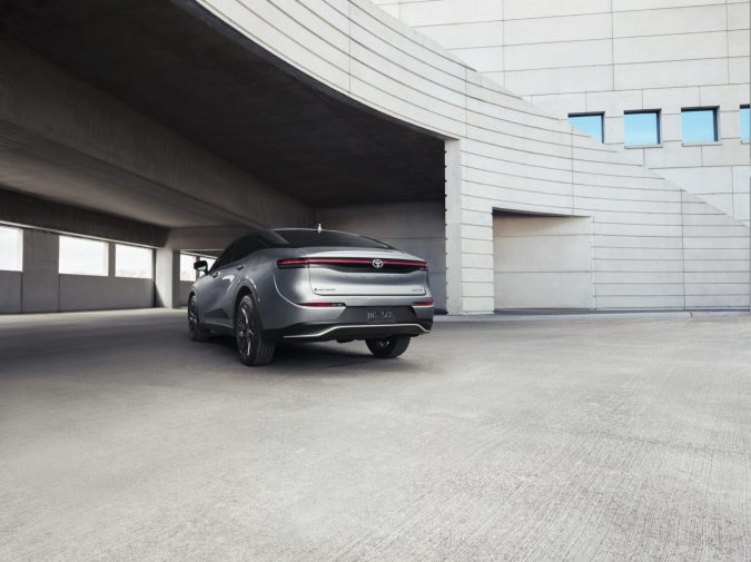 Toyota Crown eléctrico llega a EE.UU.