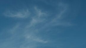 Toyota bZ Woodland 2026 equipada para aventuras fuera de la ciudad.