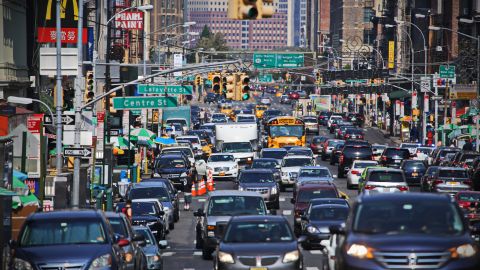EE.UU. elimina regla sobre emisiones de CO₂ en carreteras