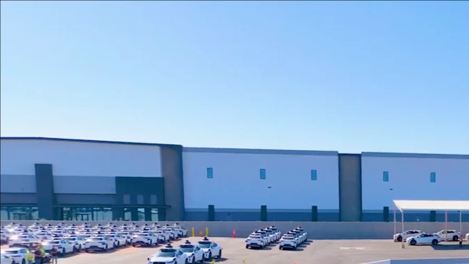 Waymo y Magna producirán autos autónomos en EE.UU.