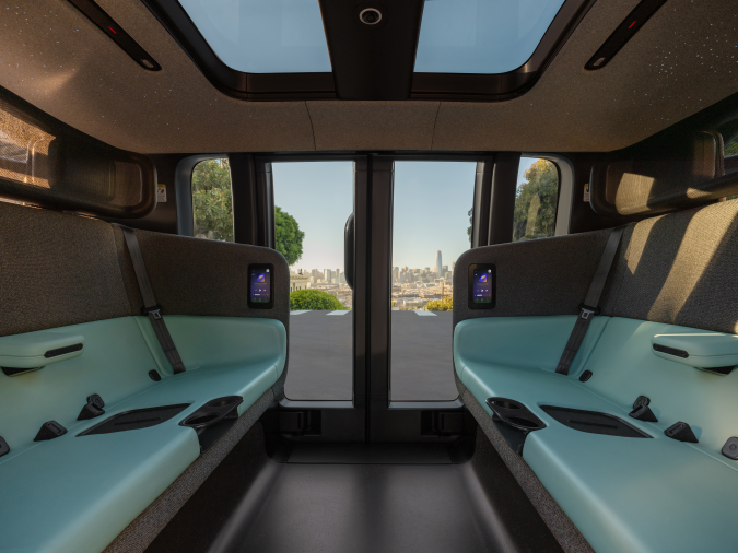 Interior de un robotaxi Zoox sin volante