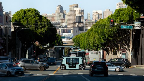 Robotaxi Zoox en las calles de San Francisco