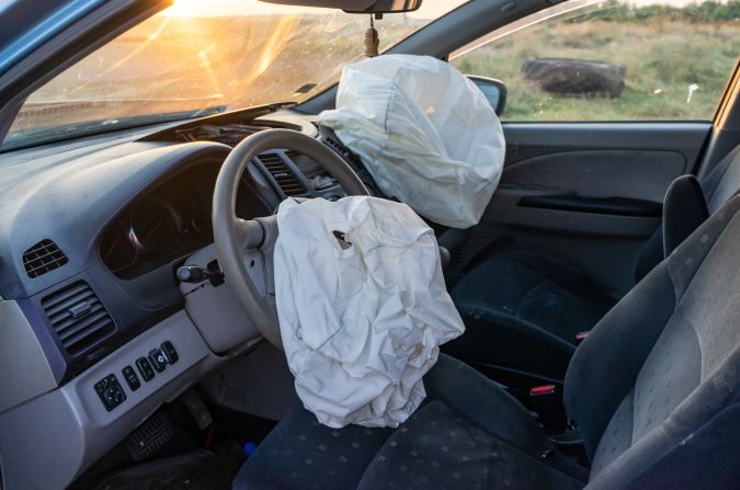 Los airbags están en posiciones clave para su activación en caso de accidente.