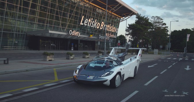 Conoce el AirCar: velocidad de 250 km/h en el aire