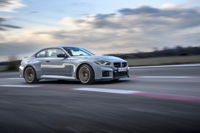 BMW M2 CS 2026 tiene elementos optimizados para más rápidez en curvas.