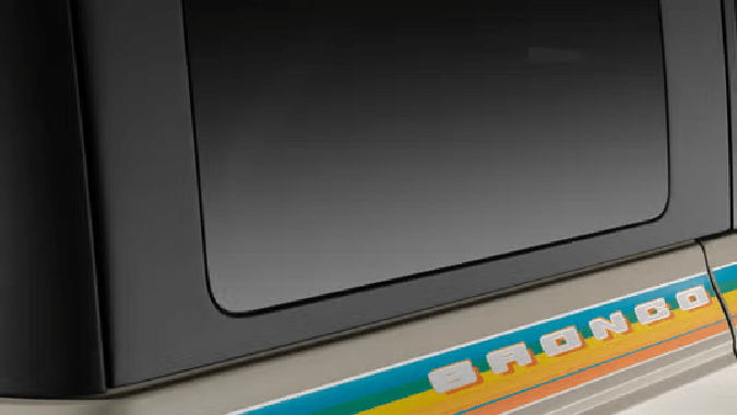 Ford Bronco Coastal pack tiene una temática playera.