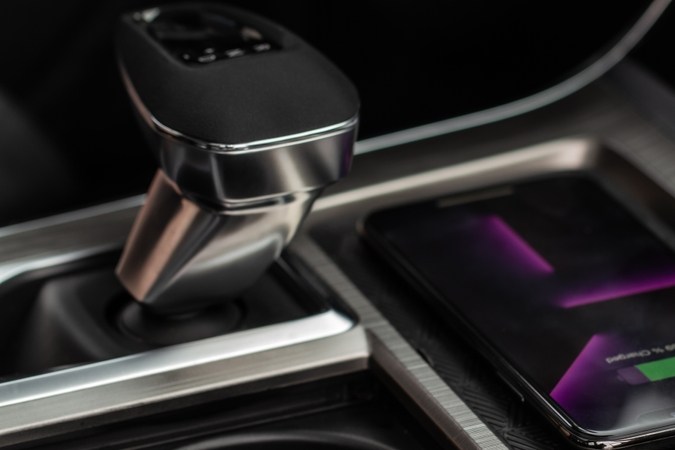 Cargar el celular en el auto: ¿Buena o mala idea?