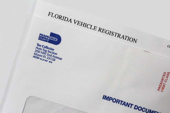 cuando entregar las placas de auto en Florida
