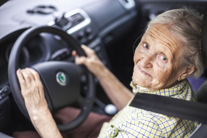 edad máxima para conducir en California