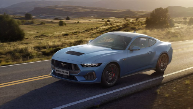 Ford Mustang 2025 tiene varias versiones con potencias diferentes.