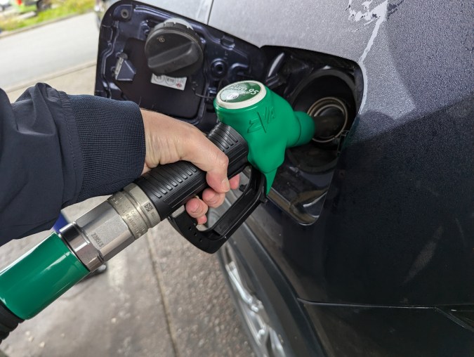 La gasolina premium tiene mejores aditivos que la regular.