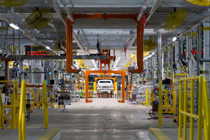 Industria automotriz en crisis por nuevos aranceles