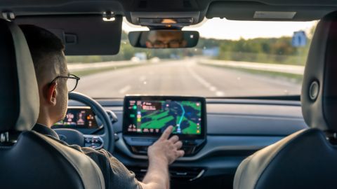 El GPS es una ventaja que se encuentre en un auto, ideal para conducir.