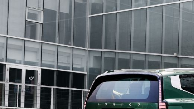 Hyundai Ioniq 9 ofrece una gran variedad de sistemas de ayudas de conducción.