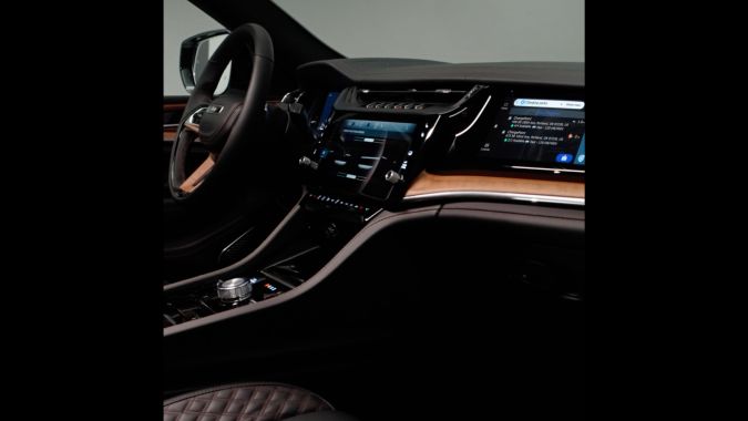 Jeep Grand Cherokee 2026 actualizó todo el interior de la SUV.