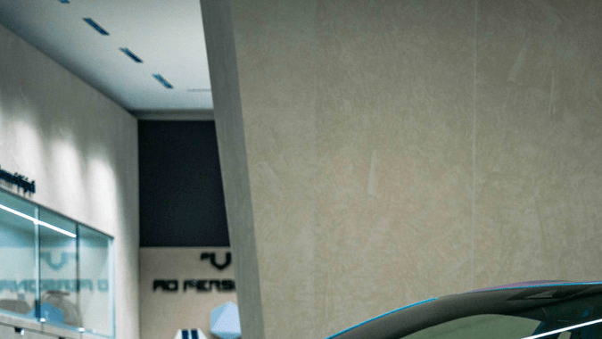 El Lamborghini Revuelto tiene un precio base de $608,000 dólares.