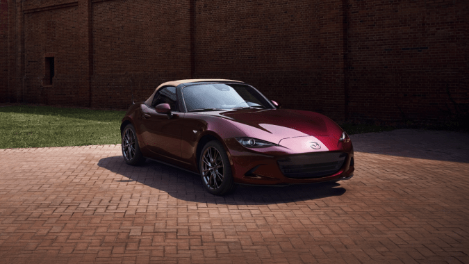 Mazda MX-5 Miata 2025 sigue siendo la opción deportiva más económica.