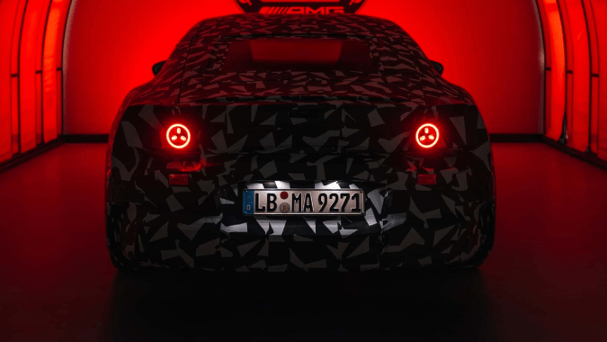 Mercedes-Benz concept GT coupe 4 door tiene un diseño diferente al GT actual.
