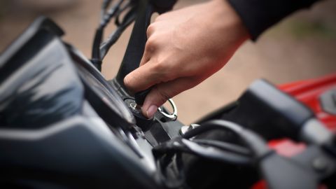 Cuida tu moto: revisa el sistema eléctrico al estacionar