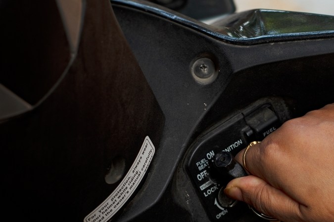 Evita fallos eléctricos: apaga el switch de tu moto siempre