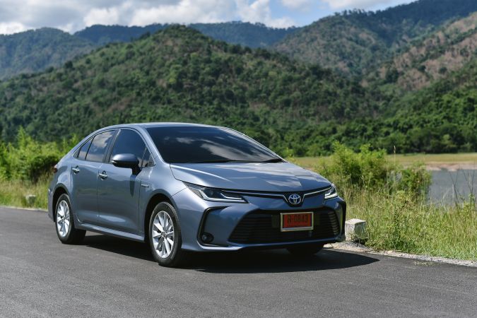 El Toyota Corolla Hybrid tiene un consumo de combustible de 53 mpg.