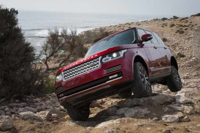 Fallo crítico en 92,000 vehículos Jaguar Land Rover alerta a propietarios.