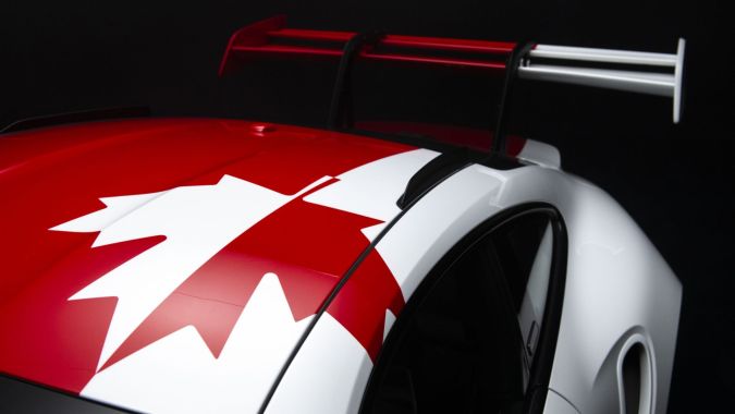 Porsche 911 GT3 RS único subastado en Toronto con diseño canadiense.