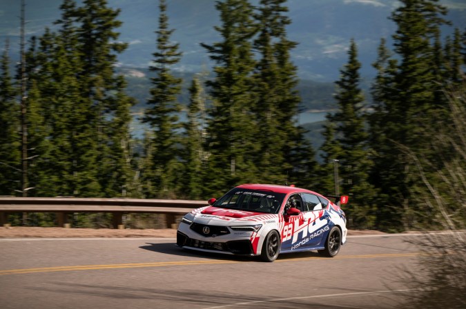 Acura HRC Integra Type S DE5 se prepara para el Pikes Peak International Hill Climb.