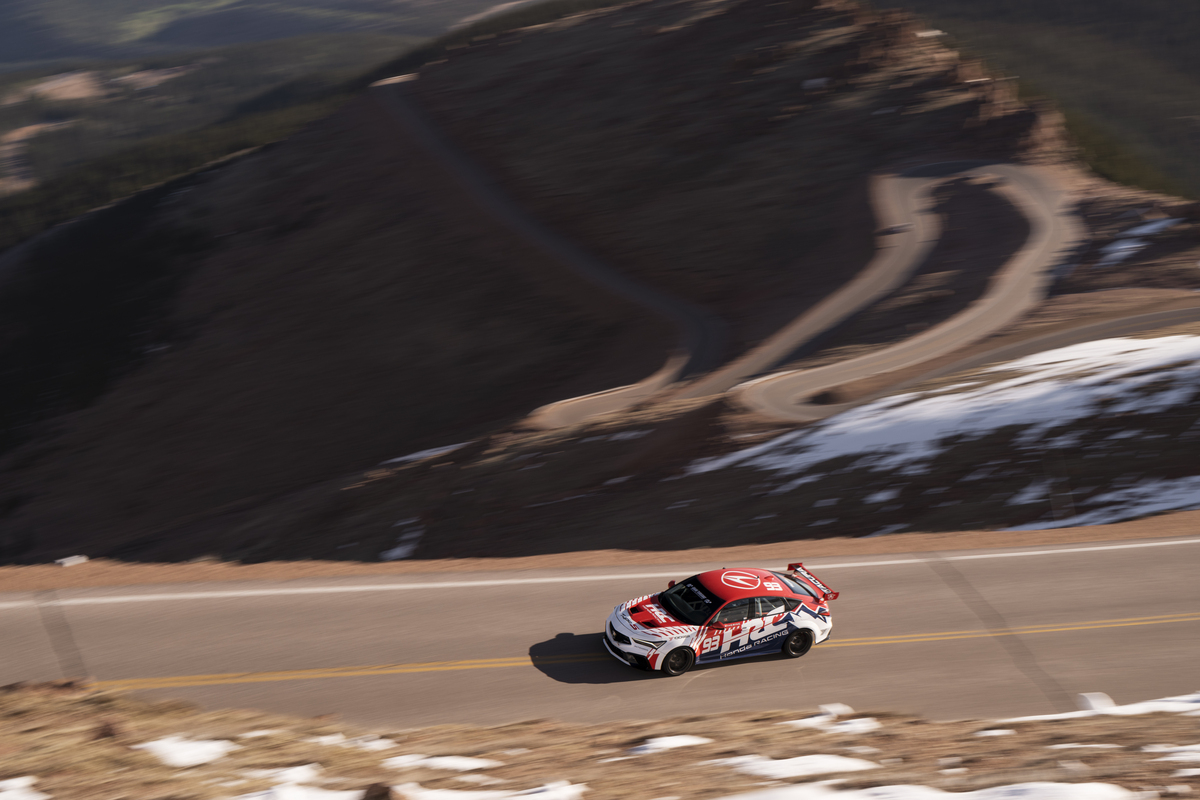 Acura HRC Integra Type S DE5 tiene un paquete aerodinámico especial para el Hill Climb.