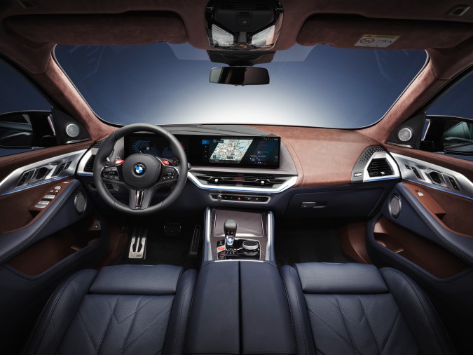BMW XM 2026 estrena nuevos colores para el interior.