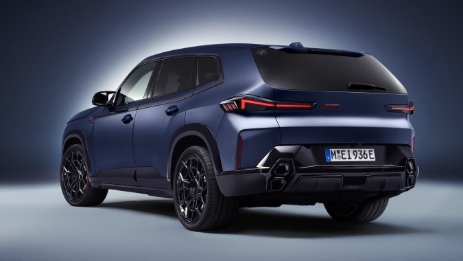BMW XM 2026 acelera de 0 a 62 mph en 3,6 segundos.