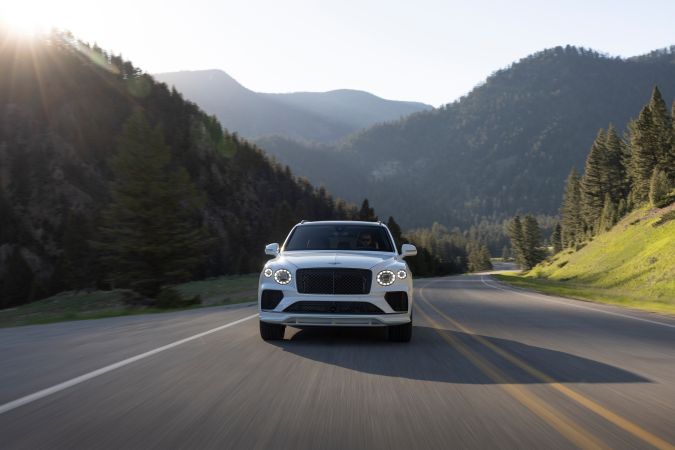 Bentley Bentayga Speed 2026 tiene una aceleración de 0 a 60 mph en 3,4 segundos.