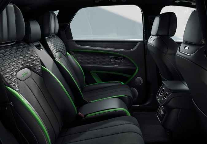 Bentley Bentayga Speed 2026 tiene acabados en la tapicería únicos.