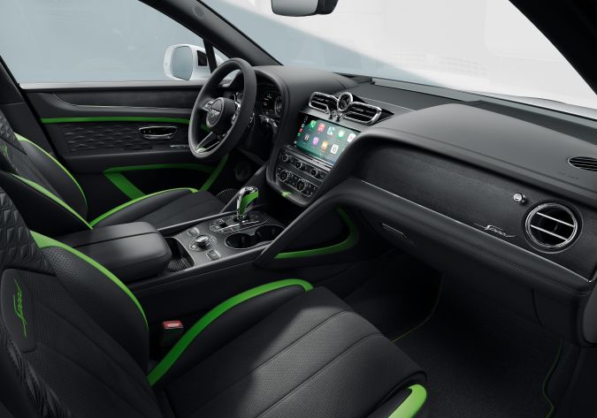 Bentley Bentayga Speed 2026 tiene un interior lujoso centrado en la deportividad sin quitar el lujo.