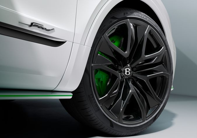Bentley Bentayga Speed 2026 usa llantas 22 pulgadas con opción a 23 pulgadas.