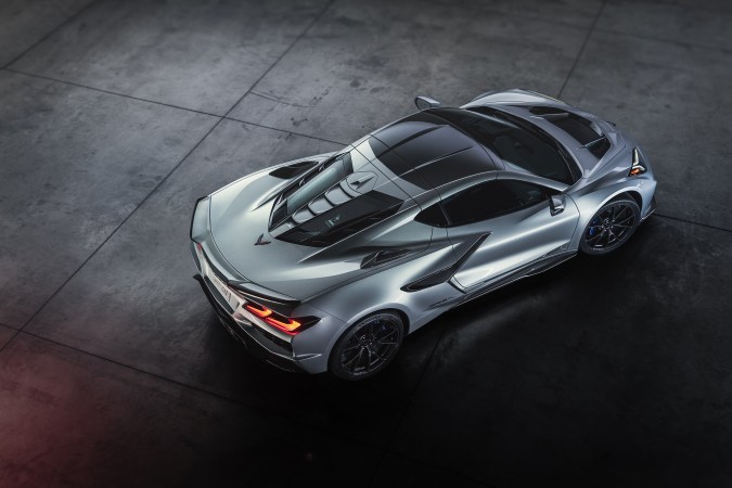 Chevrolet Corvette ZR1X tiene tracción total con sistema híbrido con más de 1,200 caballos de fuerza.