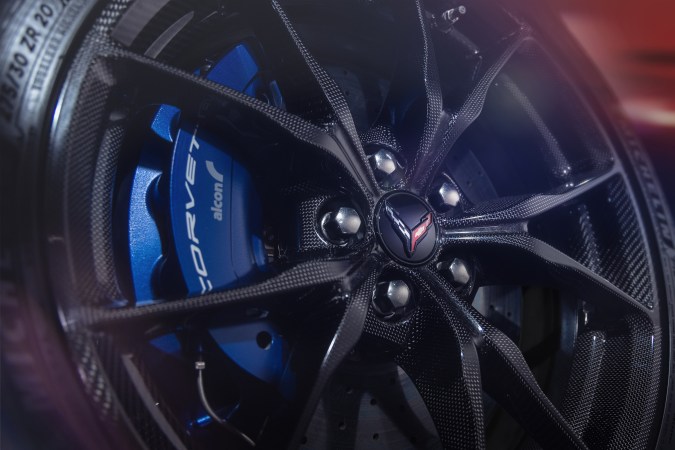 Chevrolet Corvette ZR1X tiene unos frenos ventilados de última generación.