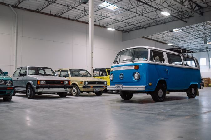 VW restaurará combi T2 sobreviviente de incendios en California