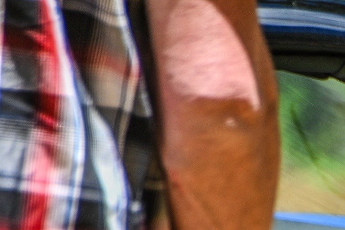 Chevrolet Corvette Stingray desafía la gravedad en un truco viral.