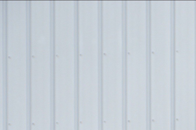 Corvette C8 con pintura patriótica en un salto arriesgado.