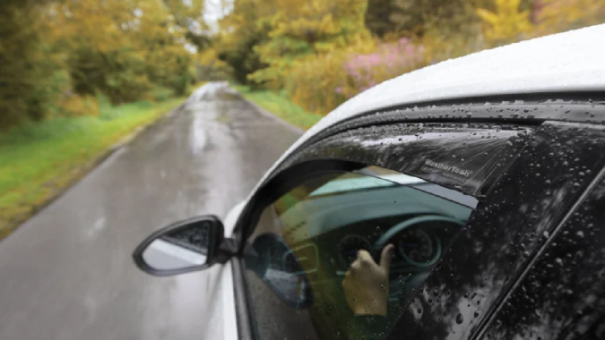 Deflectores de ventanas laterales para vehículos de WeatherTech se adaptan a cualquier ventanilla.
