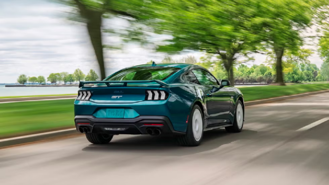 Ford Mustang 2026 body FX tiene detalles retro en varias partes del auto.