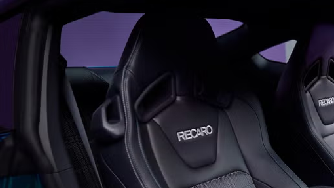 Ford Mustang 2026 body FX tiene detalles exclusivos de tapicería.
