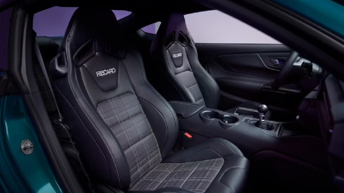 Ford Mustang 2026 body FX tiene detalles exclusivos de tapicería.