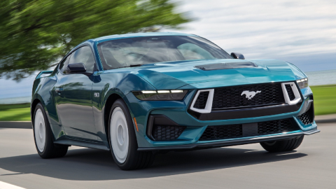Ford Mustang 2026 body FX estrena el color azul adriática.