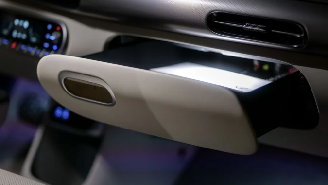 Explora los espacios ocultos en tu vehículo para un viaje organizado.