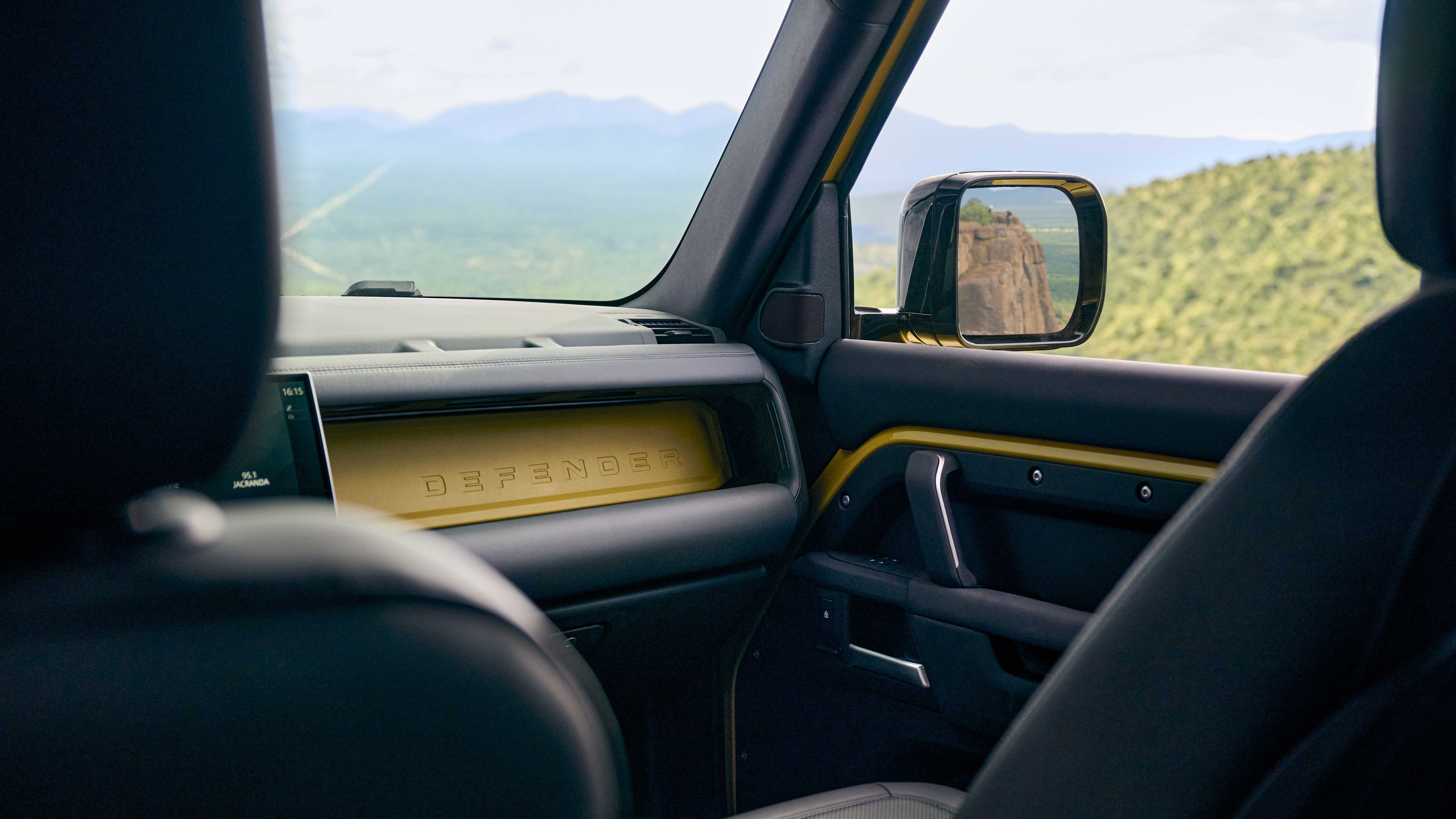 Land Rover Defender Trophy Edition 2026 tiene varios elementos distintivos.