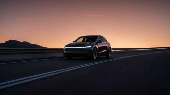 Los robotaxis de Tesla inician pruebas en Austin con Model Y.